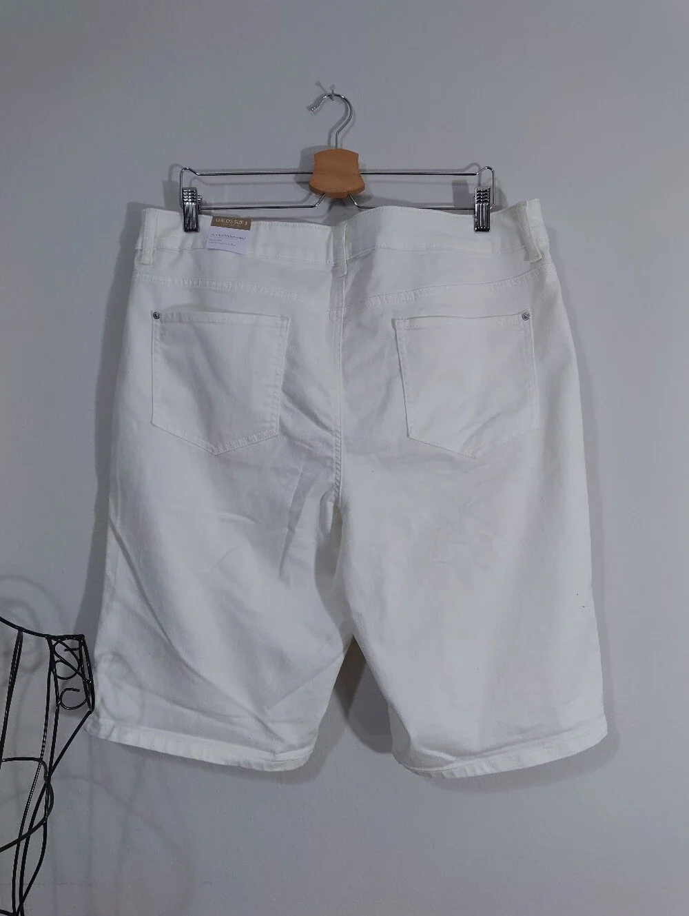 Chico’s White Denim Bermuda Shorts Women’s Size 3 / US 16 NWT Slim Boyfriend - Picture 2 of 6